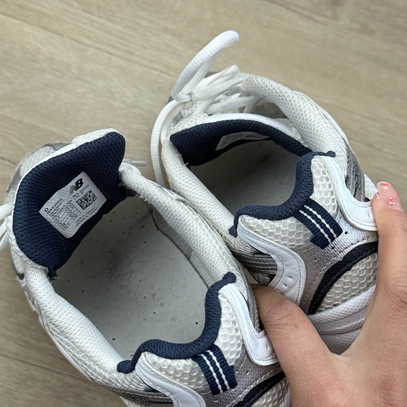 New Balance Gender Inclusive 530 Sneaker in White - Picture 11 of 12